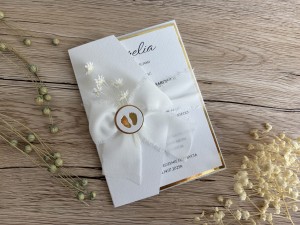 Zaproszenie na chrzest z kwiatkami