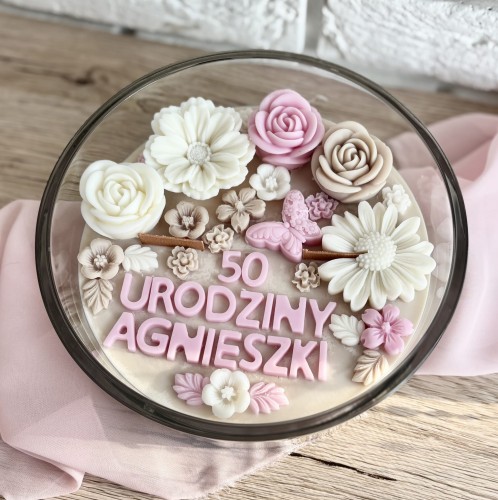 Świeca sojowa na urodziny z personalizacją.