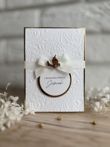 Zaproszenie na Komunię z tłoczeniem i złotym gołębiem