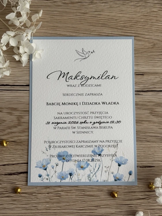 Wewnętrzna karta z treścią zaproszenia na Chrzest Święty.