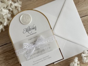 Zaproszenia na Komunię Świętą z lakiem, kalką i koronkową kokardą