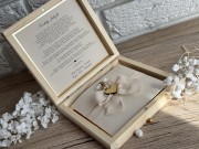 Wnętrze Pamiątki na chrzest święty. Personalizowane życzenia oraz koperta na pieniądze.