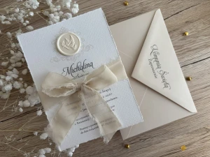 Zaproszenia na Chrzest Święty  z pieczęcią lakową – elegancja i subtelność