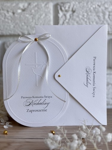Eleganckie zaproszenie na Pierwszą Komunię Świętą z tłoczeniem.