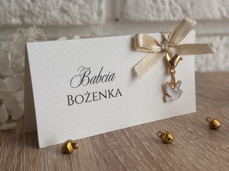 Winietka/podziękowanie na fakturowanym papierze z kokardką i gołębiem.