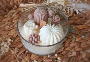 Mała świeca sojowa z kaktusami kremowo-beżowa - 150g