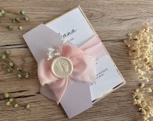 Zaproszenie na chrzest z lakiem i kwiatkami